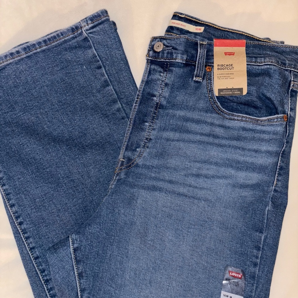 Levi’s Ribcage Bootcut Jeans - Picture 10 of 11
